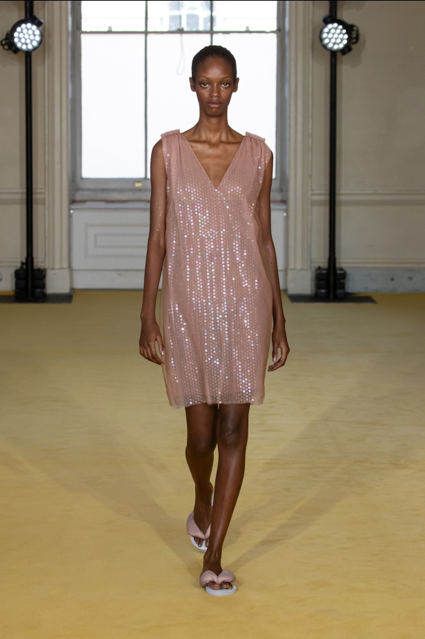 مجموعة ربيع وصيف 2025 من Noon By Noor