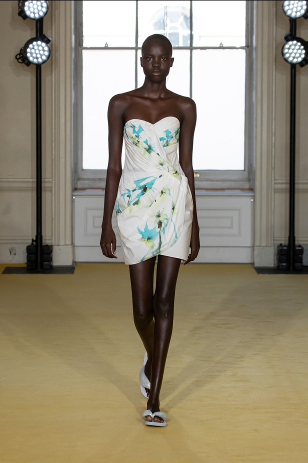 مجموعة ربيع وصيف 2025 من Noon By Noor