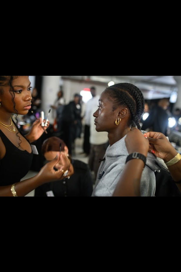 عرض أزياء Off-White لربيع وصيف 2025