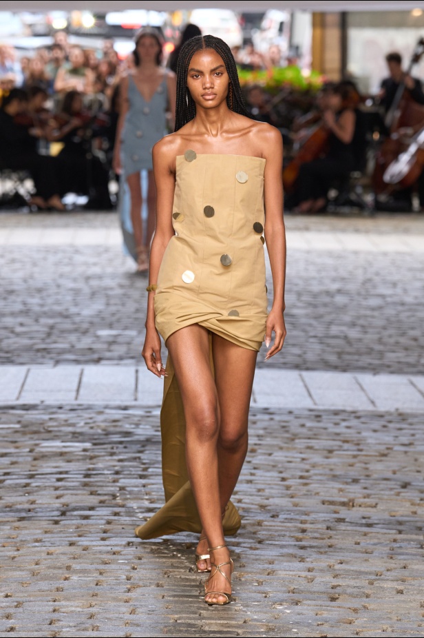 من عرض برابل غورنغ لربيع وصيف 2025