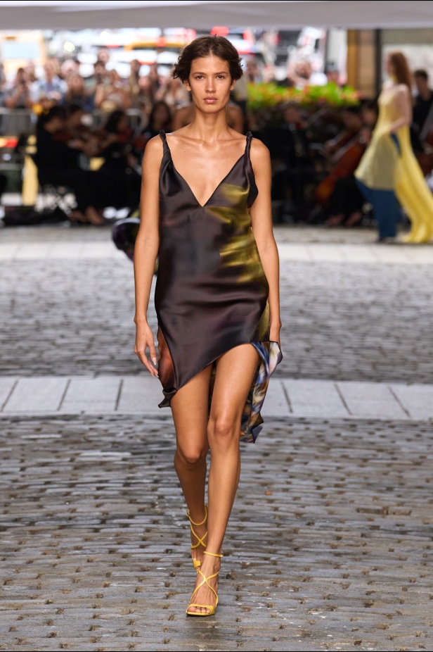 من عرض برابل غورنغ لربيع وصيف 2025