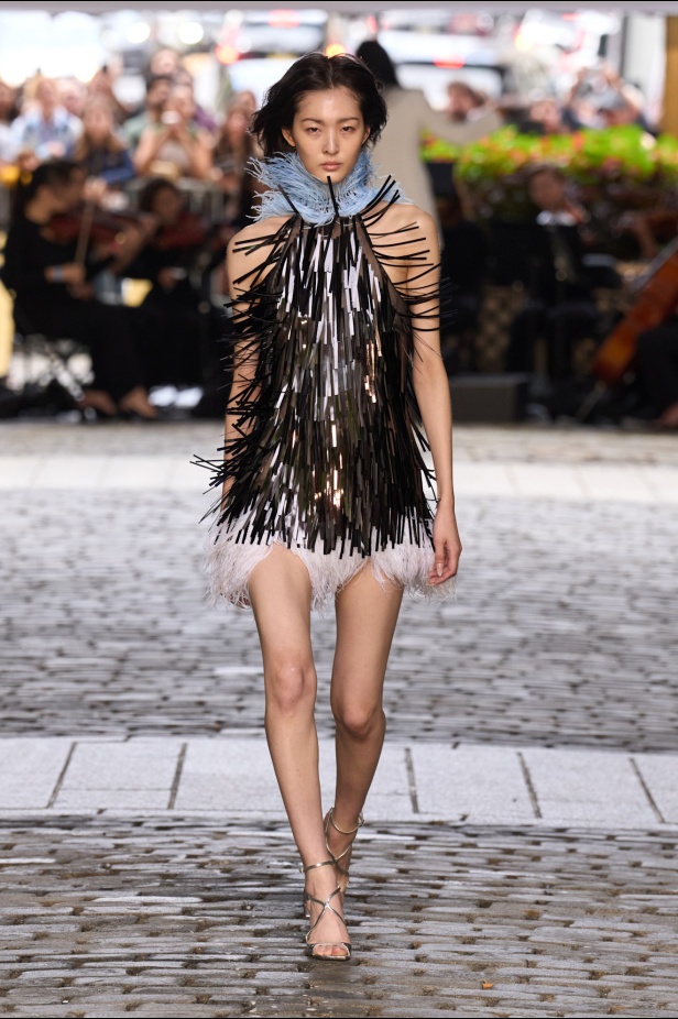 من عرض برابل غورنغ لربيع وصيف 2025