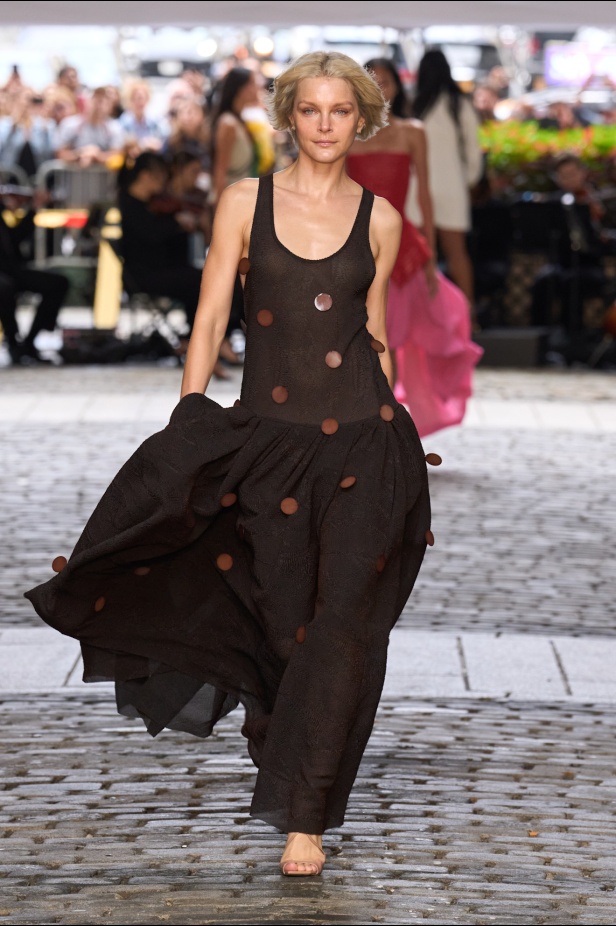 من عرض برابل غورنغ لربيع وصيف 2025