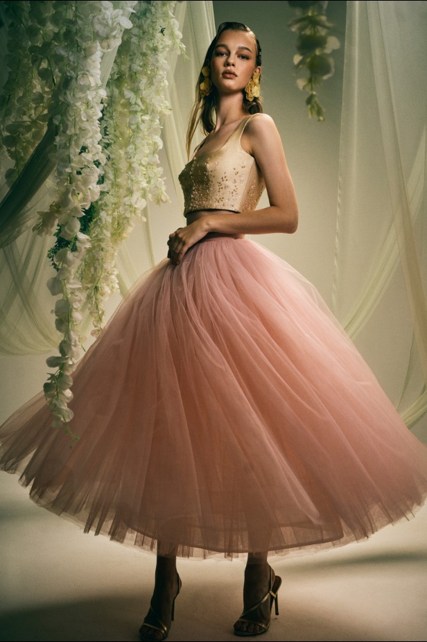 مجموعة رامي العلي لربيع وصيف 2025 تجسيد لفكرة البداية الجديدة بأسلوب لا يتأثر بمرور الزمن