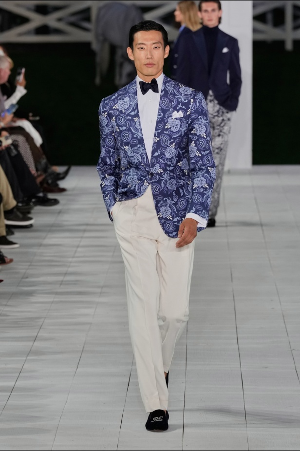 "رالف لورين" يسبق أسبوع الموضة في نيويورك بمجموعة ربيع 2025... لوحة فنية بألوانها وتصاميمها تثبت مكانة العلامة الأيقونية