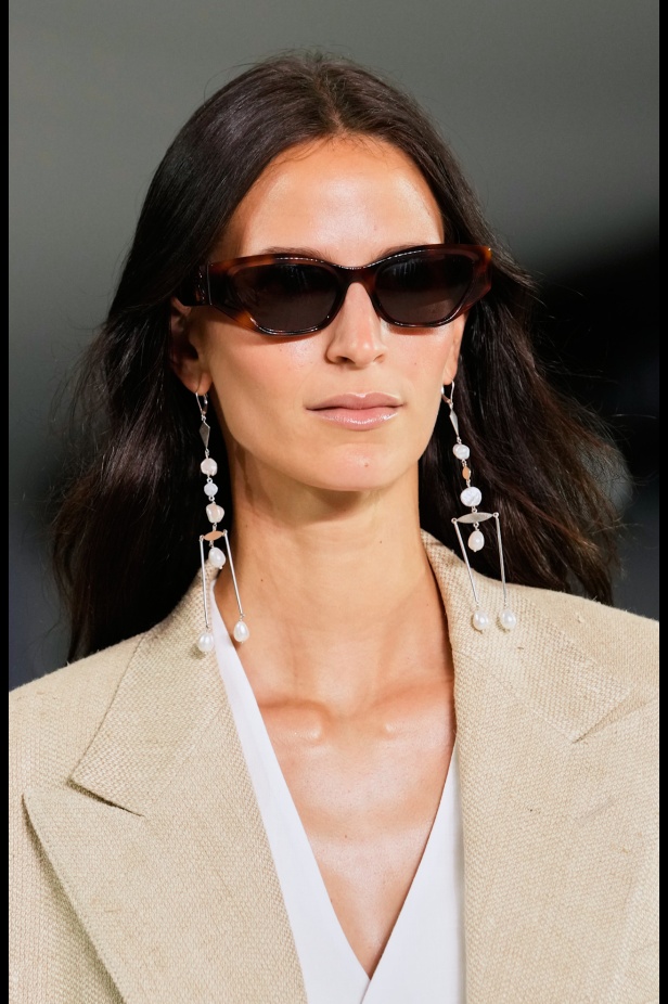 "رالف لورين" يسبق أسبوع الموضة في نيويورك بمجموعة ربيع 2025... لوحة فنية بألوانها وتصاميمها تثبت مكانة العلامة الأيقونية