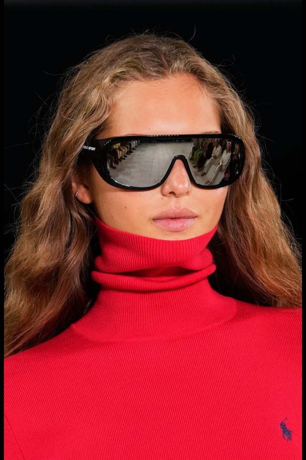 "رالف لورين" يسبق أسبوع الموضة في نيويورك بمجموعة ربيع 2025... لوحة فنية بألوانها وتصاميمها تثبت مكانة العلامة الأيقونية