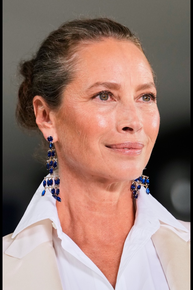 "رالف لورين" يسبق أسبوع الموضة في نيويورك بمجموعة ربيع 2025... لوحة فنية بألوانها وتصاميمها تثبت مكانة العلامة الأيقونية