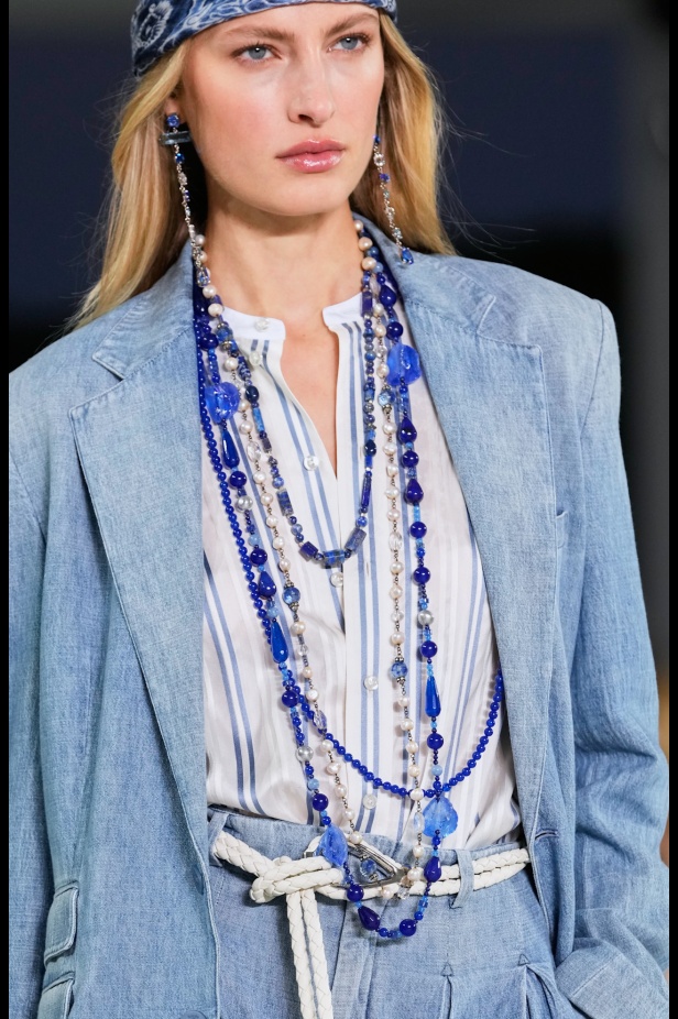 "رالف لورين" يسبق أسبوع الموضة في نيويورك بمجموعة ربيع 2025... لوحة فنية بألوانها وتصاميمها تثبت مكانة العلامة الأيقونية