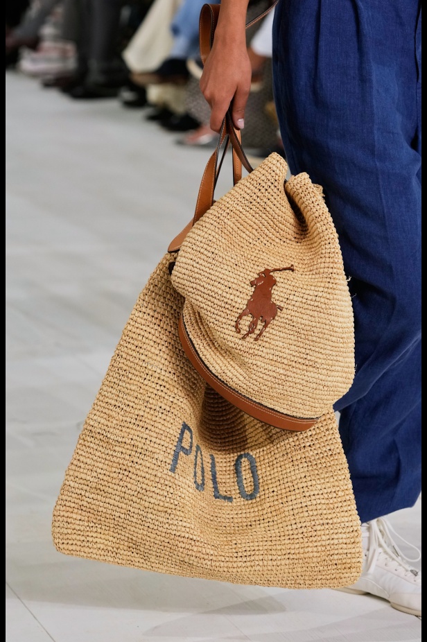 "رالف لورين" يسبق أسبوع الموضة في نيويورك بمجموعة ربيع 2025... لوحة فنية بألوانها وتصاميمها تثبت مكانة العلامة الأيقونية