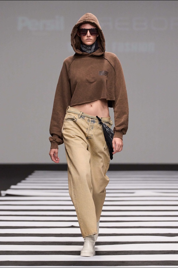 مجموعة Reborn لربيع وصيف 2025 تحيي الموضة المستدامة في اليوم الخامس من أسبوع دبي للموضة