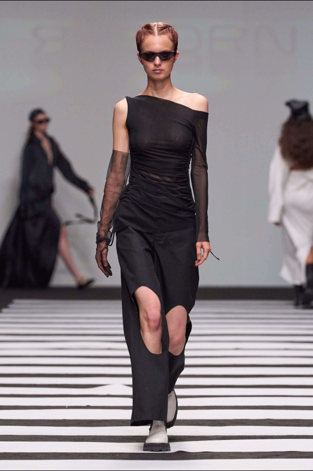 مجموعة Reborn لربيع وصيف 2025 تحيي الموضة المستدامة في اليوم الخامس من أسبوع دبي للموضة