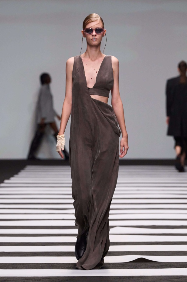 مجموعة Reborn لربيع وصيف 2025 تحيي الموضة المستدامة في اليوم الخامس من أسبوع دبي للموضة