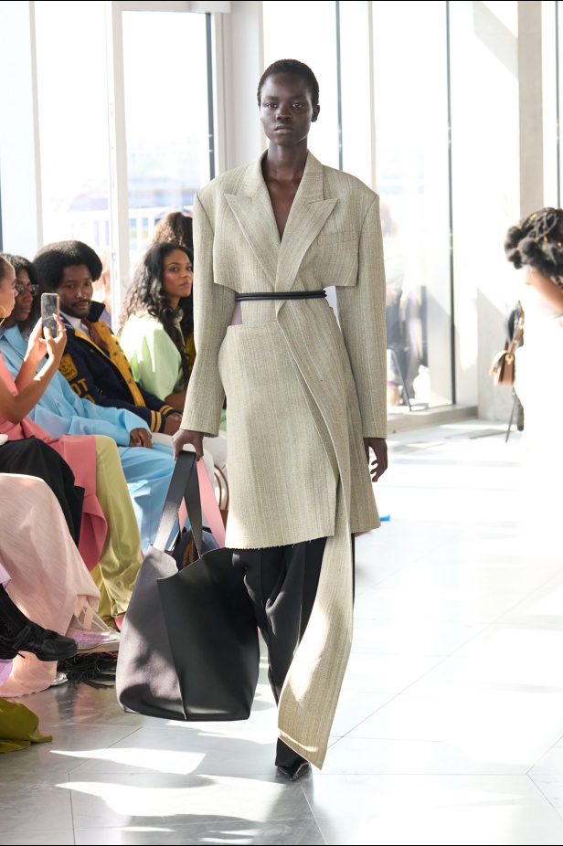 مجموعة Roksanda لربيع وصيف 2025