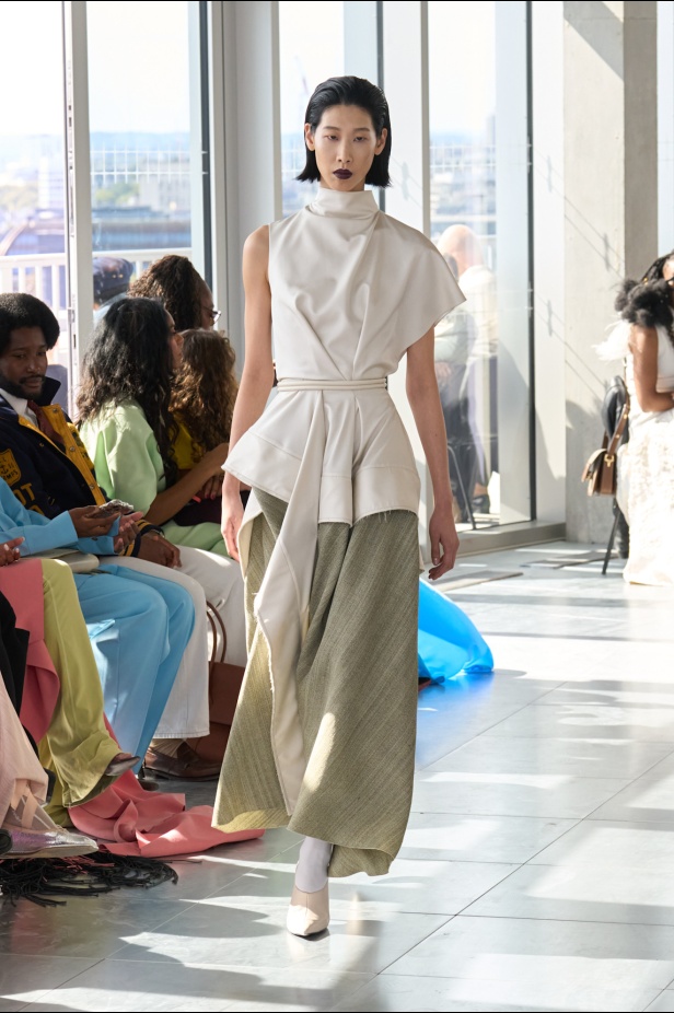 مجموعة Roksanda لربيع وصيف 2025