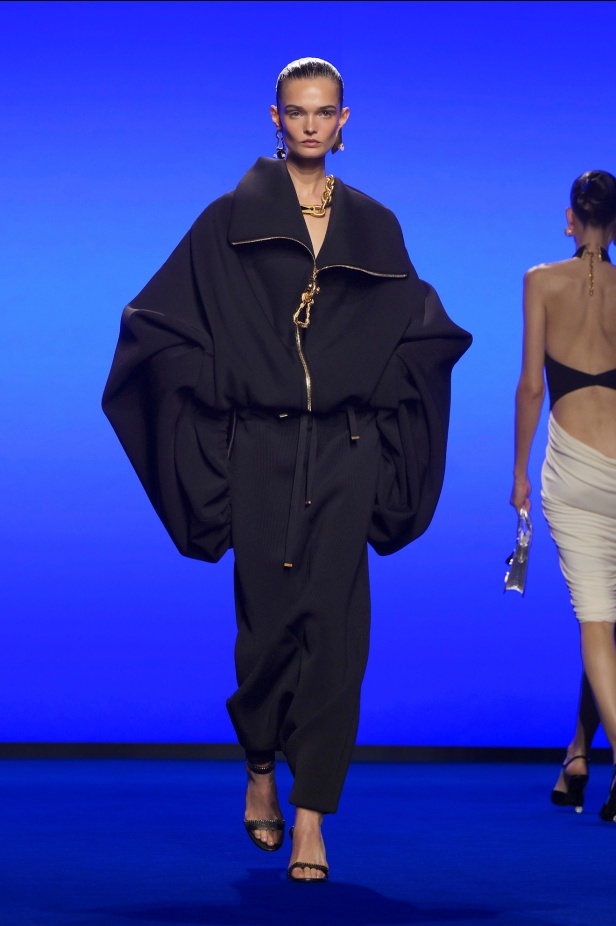 مجموعة Schiaparelli لربيع وصيف 2025 في باريس
