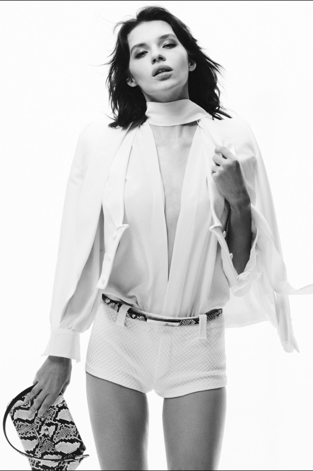 مجموعة Tom Ford لربيع وصيف 2025... تصاميم للمرأة الواثقة والقويّة 