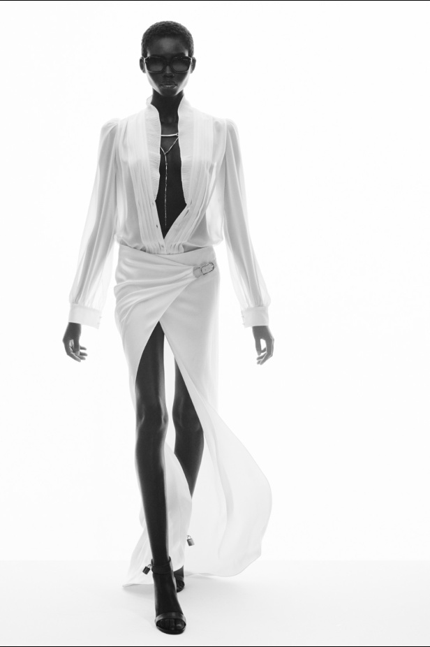 مجموعة Tom Ford لربيع وصيف 2025... تصاميم للمرأة الواثقة والقويّة 