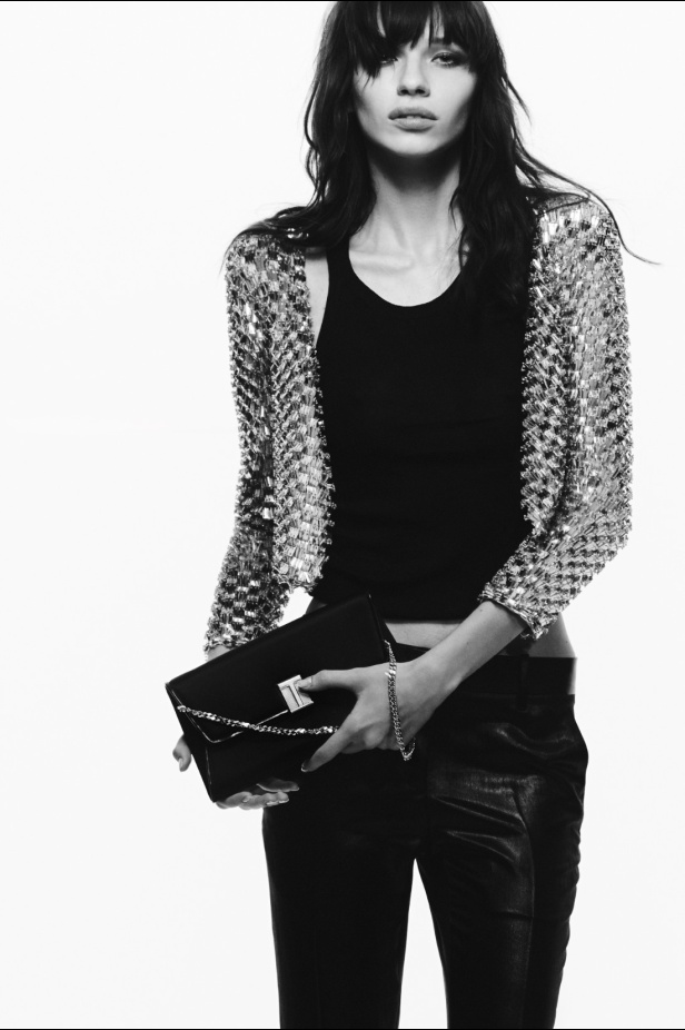 مجموعة Tom Ford لربيع وصيف 2025... تصاميم للمرأة الواثقة والقويّة 