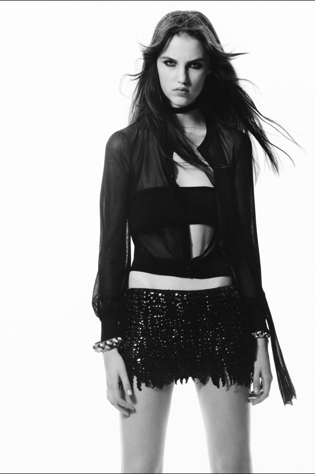 مجموعة Tom Ford لربيع وصيف 2025... تصاميم للمرأة الواثقة والقويّة 