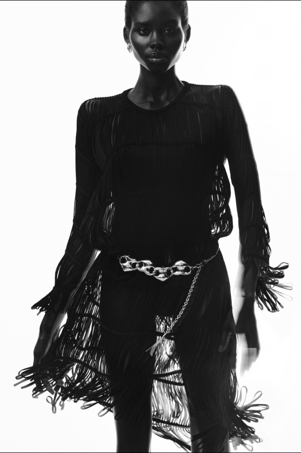 مجموعة Tom Ford لربيع وصيف 2025... تصاميم للمرأة الواثقة والقويّة 