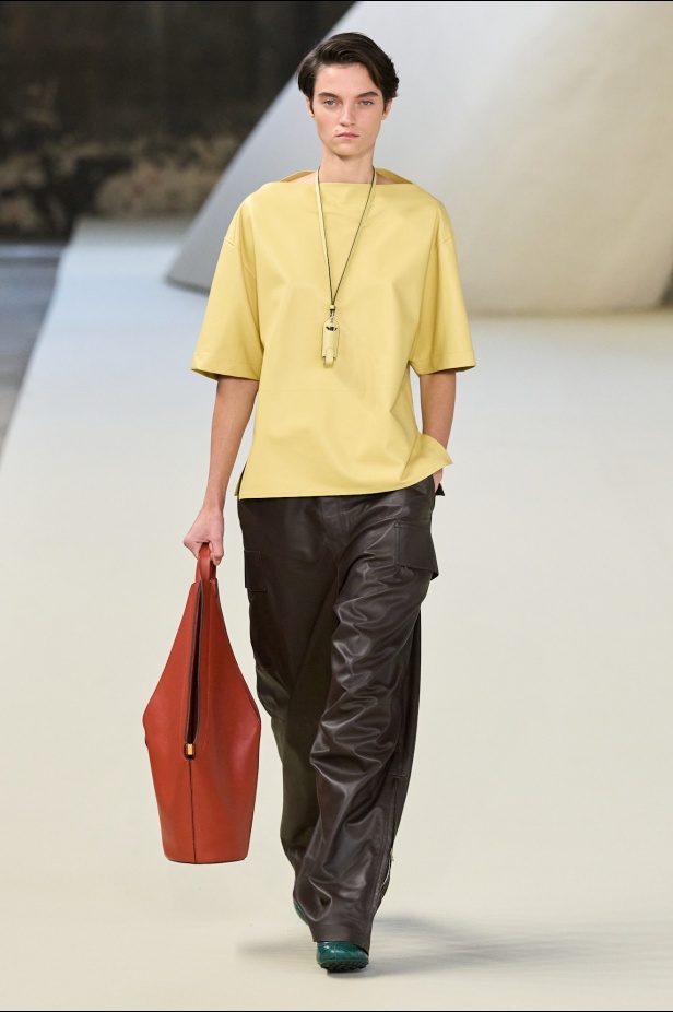 الذكاء الحرفي عنوان مجموعة تودز لموسم ربيع 2025