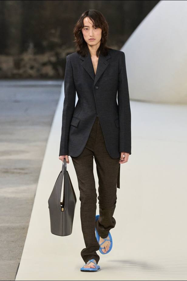 الذكاء الحرفي عنوان مجموعة تودز لموسم ربيع 2025