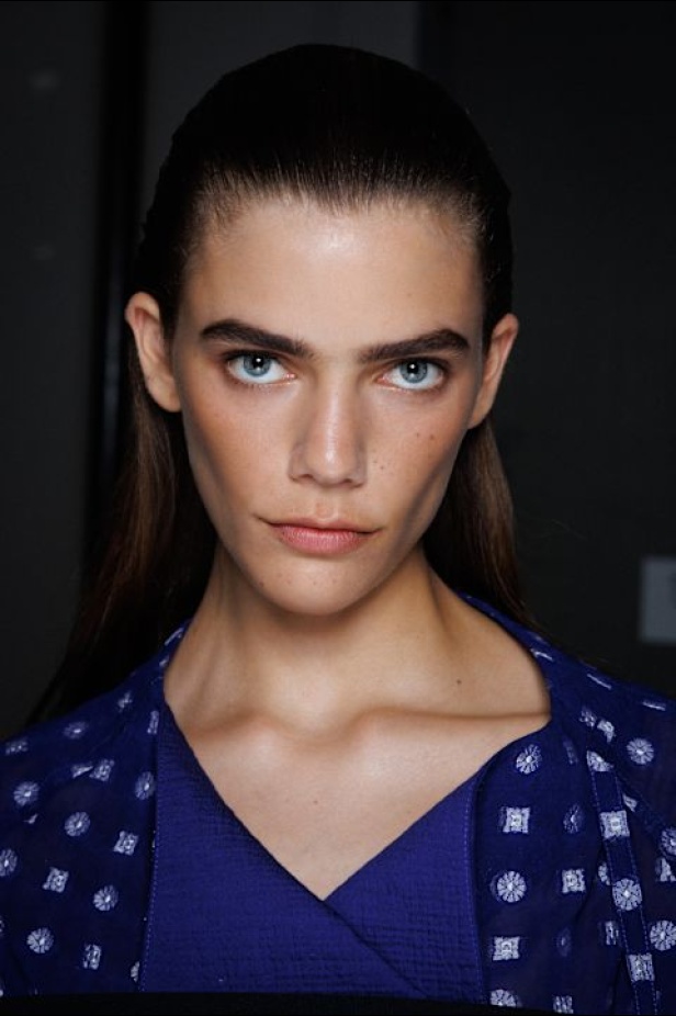 اطلالات جمالية من مجموعة Tory Burch ربيع و صيف 2025