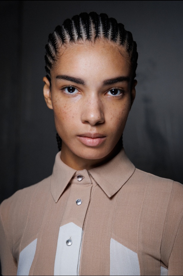 اطلالات جمالية من مجموعة Tory Burch ربيع و صيف 2025