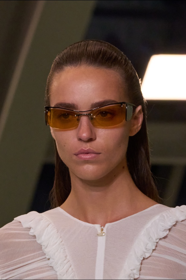 اطلالات جمالية من مجموعة Tory Burch ربيع و صيف 2025