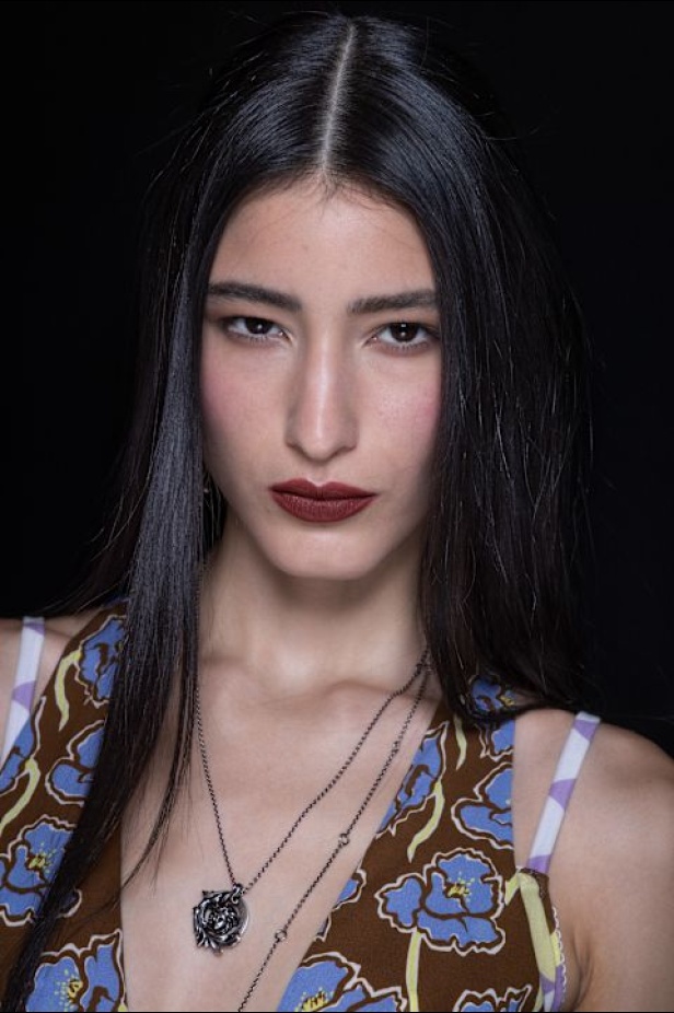 مجموعة Versace لربيع وصيف 2025