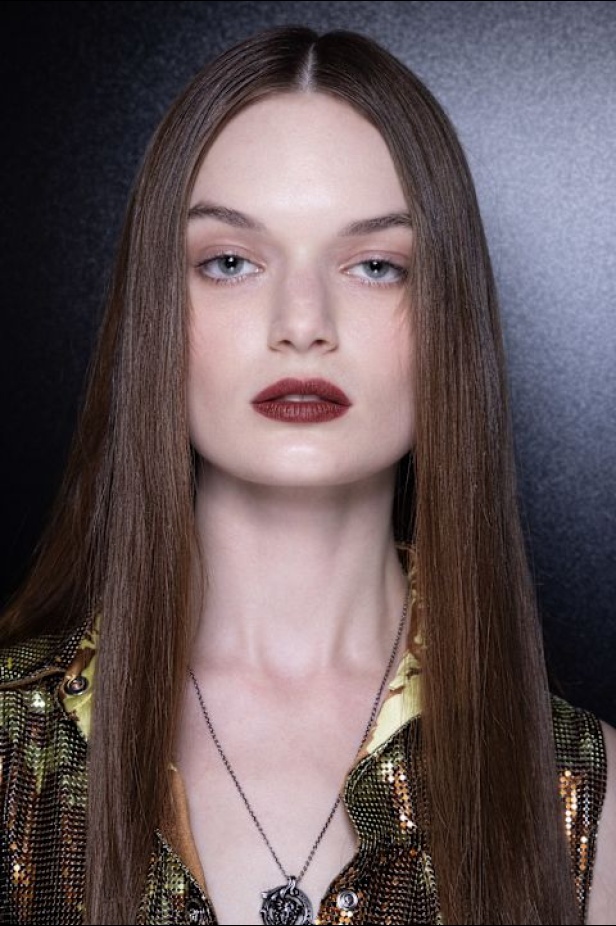 مجموعة Versace لربيع وصيف 2025