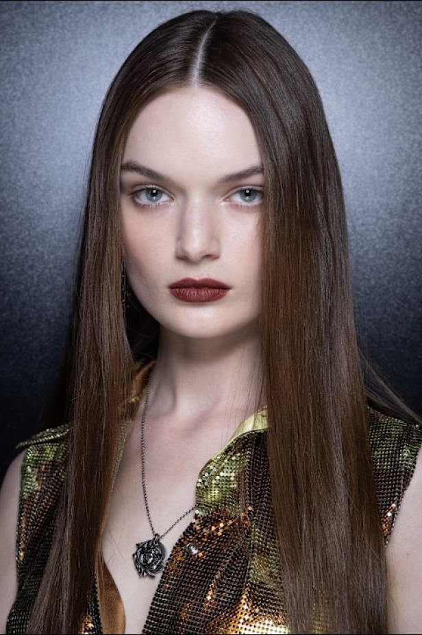 مجموعة Versace لربيع وصيف 2025