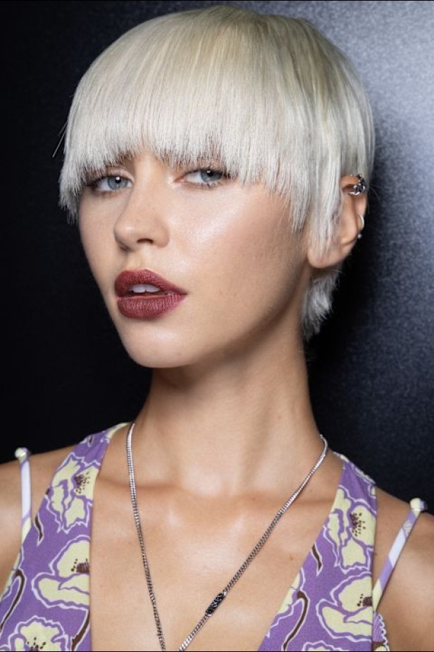 مجموعة Versace لربيع وصيف 2025