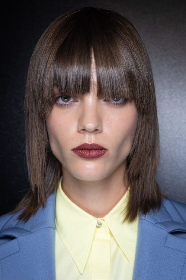 مجموعة Versace لربيع وصيف 2025