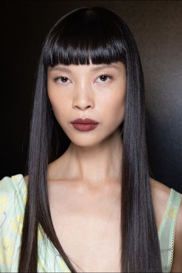 مجموعة Versace لربيع وصيف 2025