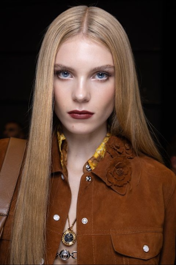 مجموعة Versace لربيع وصيف 2025