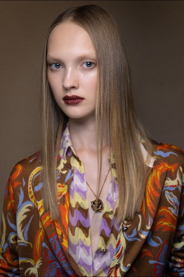 مجموعة Versace لربيع وصيف 2025