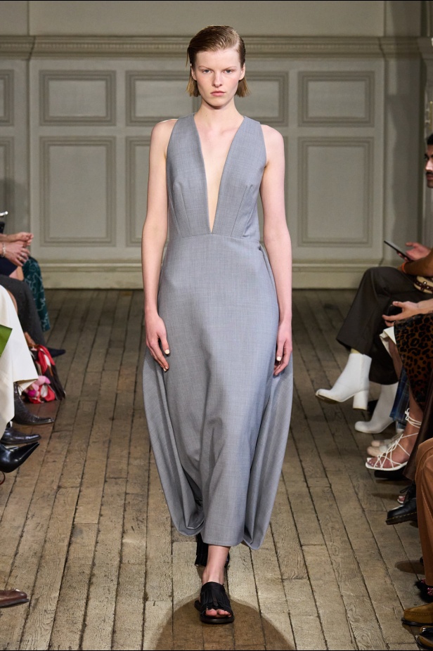 مجموعة Emilia Wickstead لربيع وصيف 2025