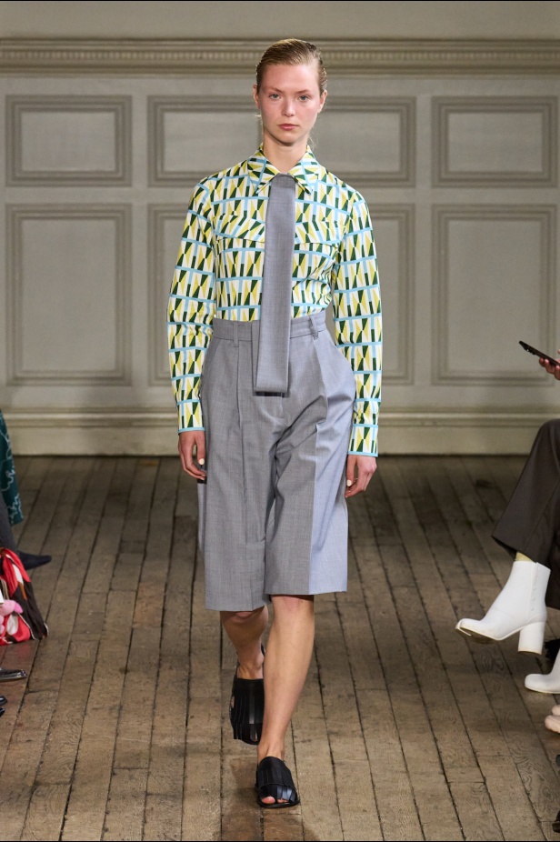 مجموعة Emilia Wickstead لربيع وصيف 2025