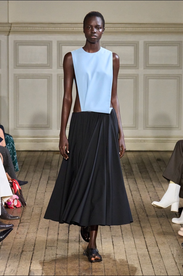 مجموعة Emilia Wickstead لربيع وصيف 2025