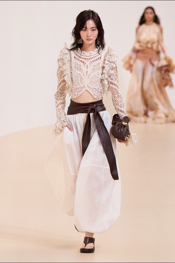 مجموعة Zimmermann لربيع 2025 مستمدة من لون الشمس ومستوحاة من ركوب الأمواج