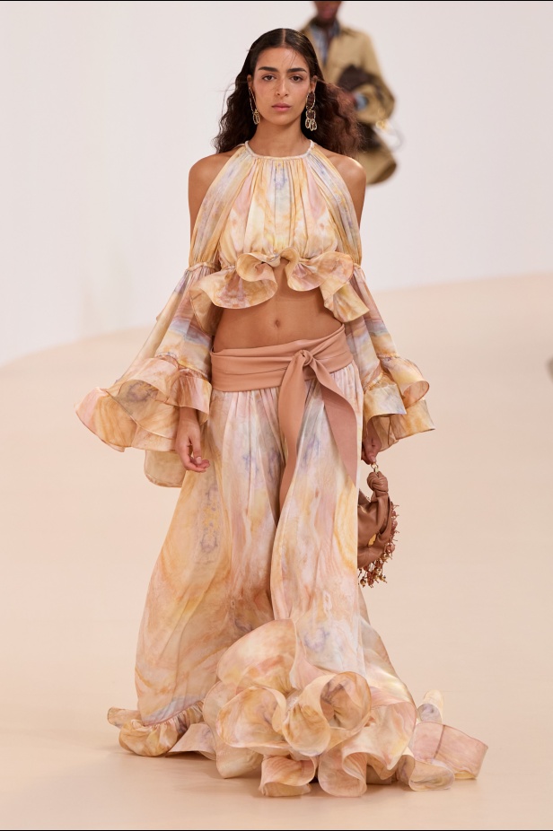 مجموعة Zimmermann لربيع 2025 مستمدة من لون الشمس ومستوحاة من ركوب الأمواج