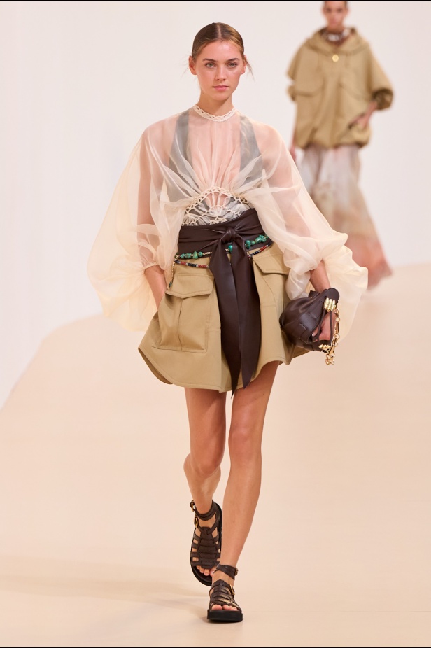 مجموعة Zimmermann لربيع 2025 مستمدة من لون الشمس ومستوحاة من ركوب الأمواج