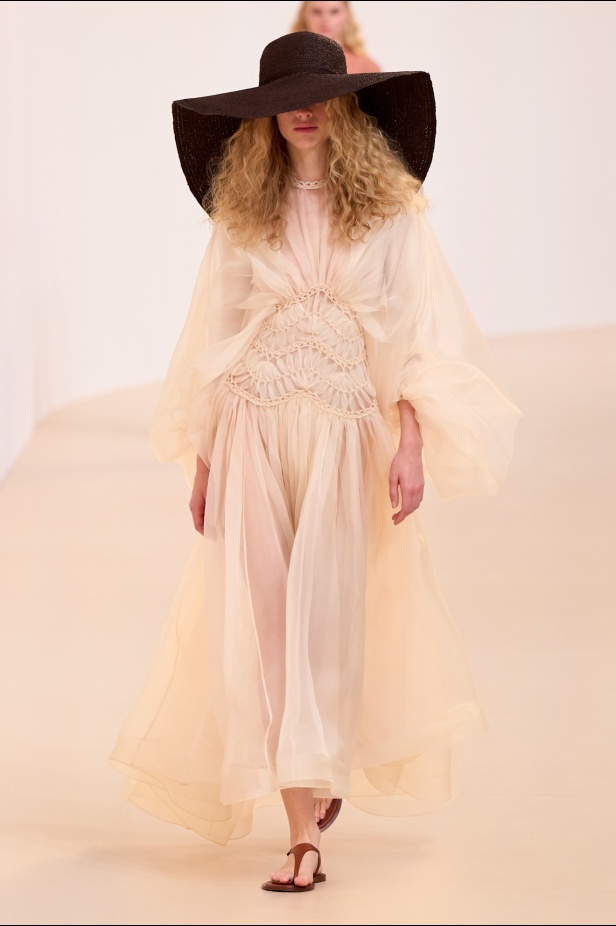 مجموعة Zimmermann لربيع 2025 مستمدة من لون الشمس ومستوحاة من ركوب الأمواج