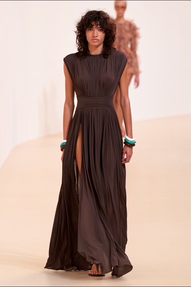 مجموعة Zimmermann لربيع 2025 مستمدة من لون الشمس ومستوحاة من ركوب الأمواج