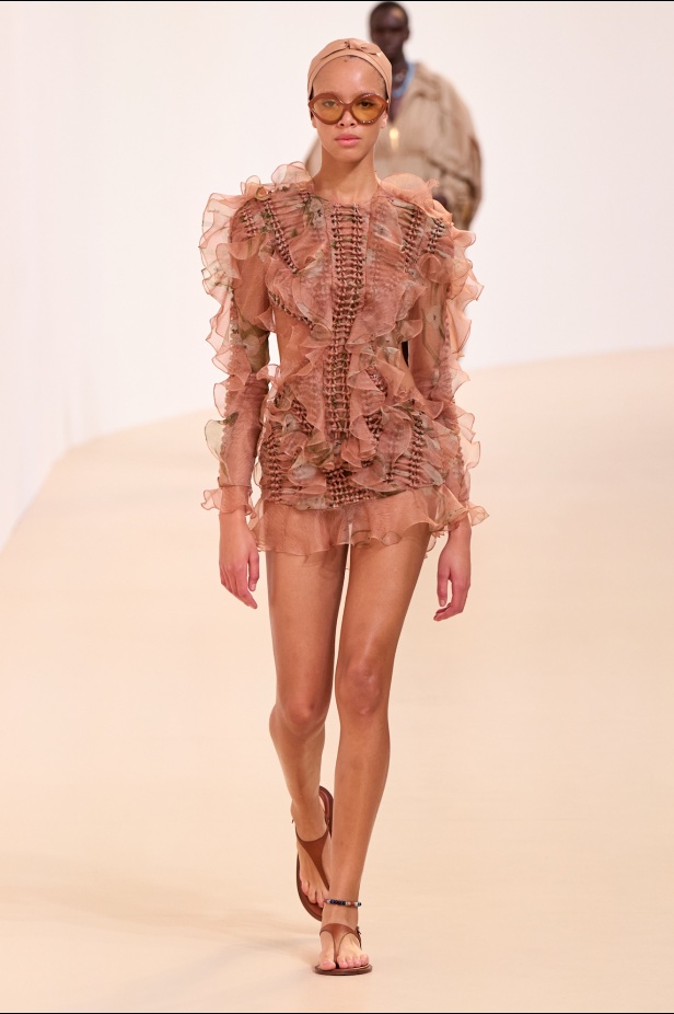 مجموعة Zimmermann لربيع 2025 مستمدة من لون الشمس ومستوحاة من ركوب الأمواج