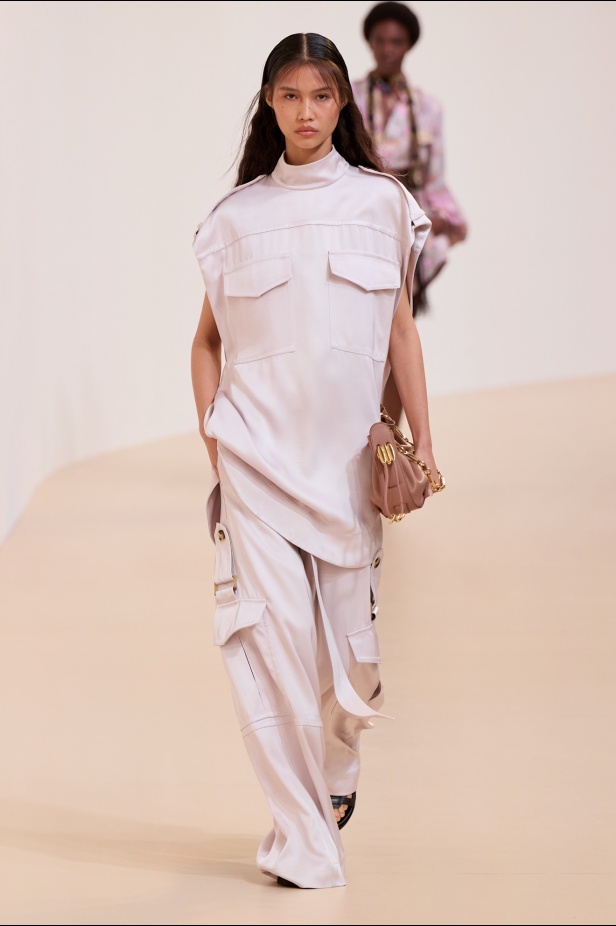 مجموعة Zimmermann لربيع 2025 مستمدة من لون الشمس ومستوحاة من ركوب الأمواج