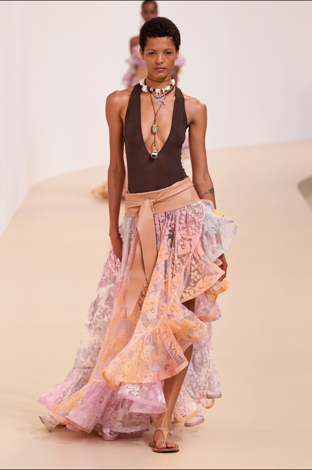 مجموعة Zimmermann لربيع 2025 مستمدة من لون الشمس ومستوحاة من ركوب الأمواج