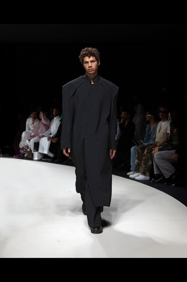 تصاميم معاصرة مبتكرة.. مجموعة المصمم نايف الهايف لعلامة NOBLE & FRESH في أسبوع الأزياء في الرياض